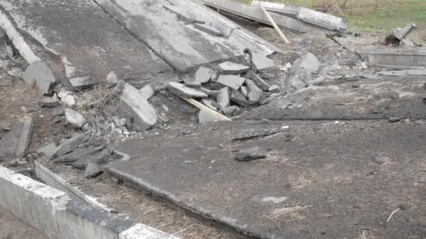 Wegenbrug verwoest door Russische bom - Video
