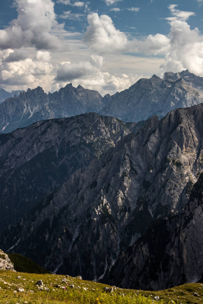 Mountain trail Tre Cime di Lavaredo in Dolomites - Fotografie, Obrázek