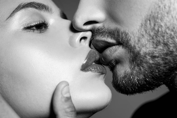 Close-up of beautiful passionate couple kissing. Young lovers closing to kiss. Woman smelling mans perfumes. Sexy Aroma. Sensual kisses. Profile side view, cropped macro of face - Fotografie, Obrázek