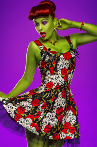 Pin-up woman with green skin - 写真・画像