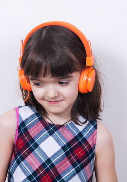 Little girl using the earphones - Photo, Image
