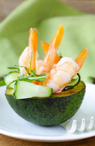 Fresh avocado with shrimp and cucumber served on a plate - Foto, Bild