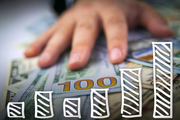 Hand van dollar met financiële grafiek omhoog - Foto, afbeelding