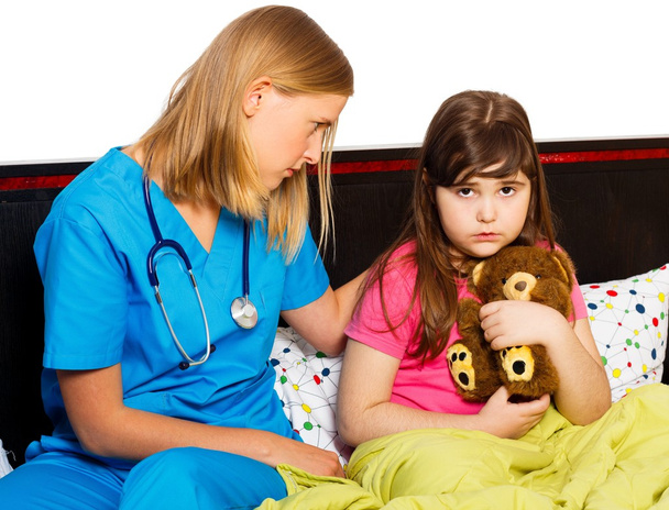 Pediatrician Supporting Sick Little Patient - Foto, Imagen