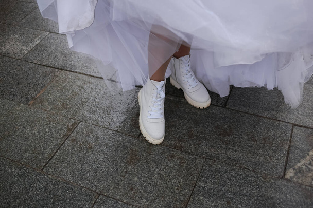 Boty pod svatební šaty, stylová nevěsta 2022 - Fotografie, Obrázek
