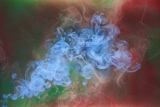 színes festék elvont háttér, színes füst, örvénylő óceán tenger, akril festék pigment víz alatt - Fotó, kép