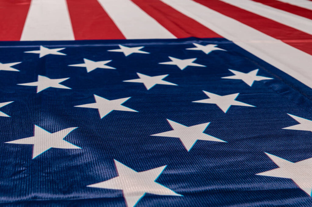 Ημέρα ανεξαρτησίας των ΗΠΑ, 4 Ιουλίου. Κλείστε τη σημαία των ΗΠΑ. Σχεδιασμός banner - Φωτογραφία, εικόνα