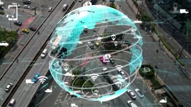 Veranderingsconcept voor slimme vervoerstechnologie voor toekomstige wegverkeersleiding. Virtueel intelligent systeem maakt rijinformatie-analyse om gegevens van het voertuig op straat voor bestuurder aan te sluiten . - Video