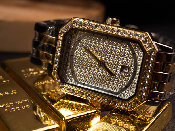 Picture of luxury woman wrist watch. Thus watch on a gold color and silver dial - Foto, afbeelding