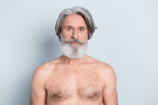 Photo of serious confident senior guy topless dark white beard isolated grey color background. - Fotoğraf, Görsel