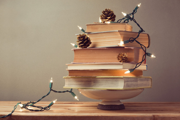 Christmas tree made from books - Foto, Imagem