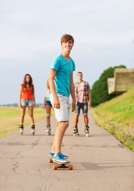 group of smiling teenagers with roller-skates - Φωτογραφία, εικόνα