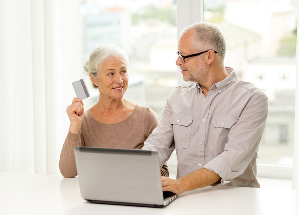 happy senior couple with laptop and credit card - Photo, image