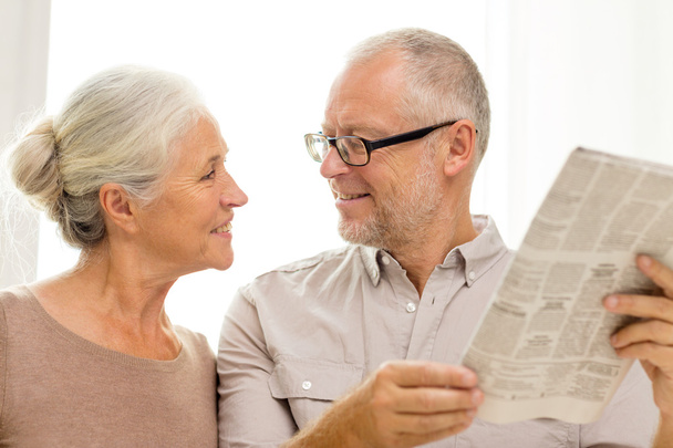 happy senior couple reading newspaper at home - Foto, imagen