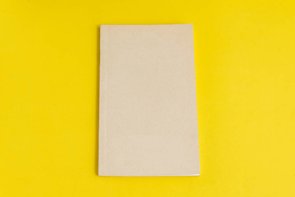 Livro de papel físico sobre fundo - close-up - Foto, Imagem