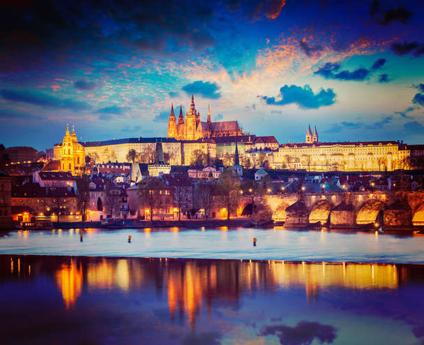 Vista de Praga en el crepúsculo
 - Foto, Imagen