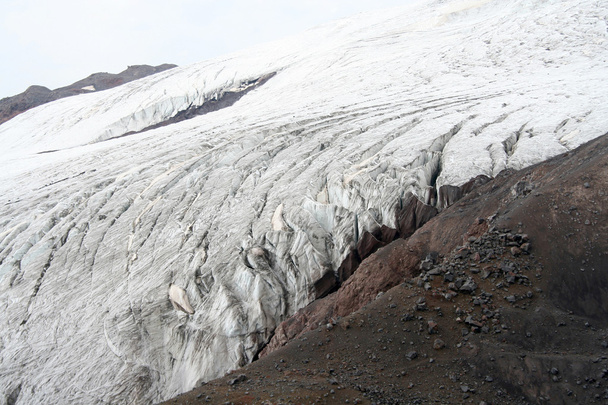 Jäätikkö Elbrus-vuorella, Kaukasuksella, Venäjällä
 - Valokuva, kuva