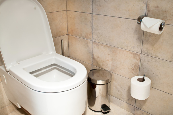 This is a closeup of a toilet - Foto, Imagen