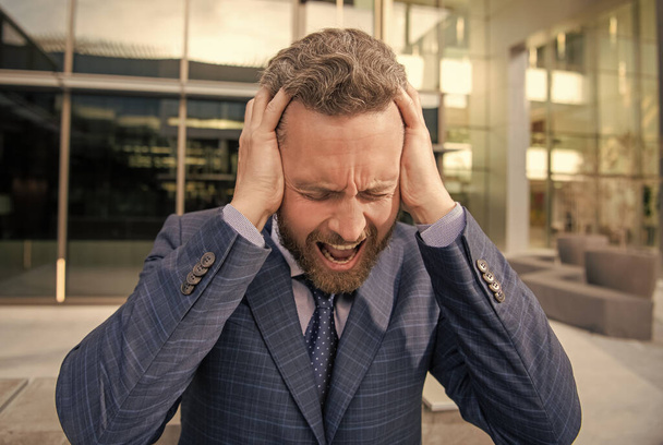 mature bearded boss portrait. frustrated businessman in formalwear. business failure. man in businesslike suit has headache. manager executive express emotions. - Foto, Imagen