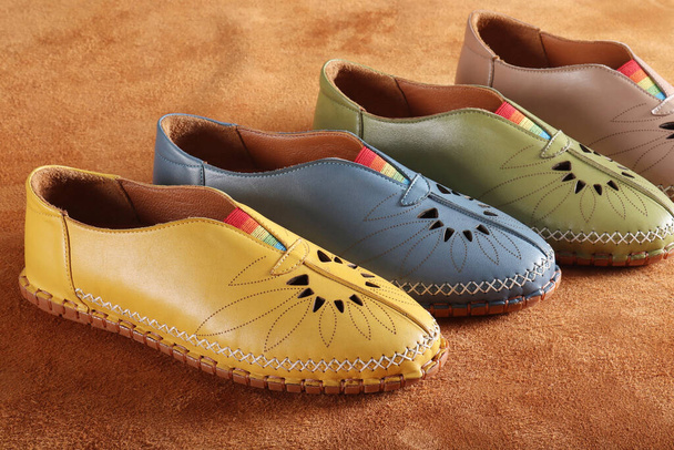 zapatos de mujer en varios colores - Foto, Imagen