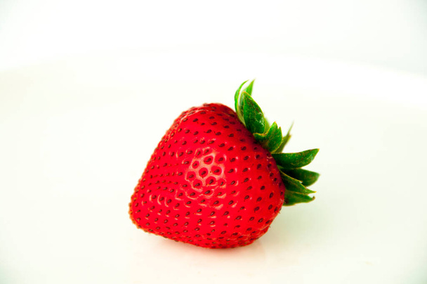 lose von frischen saftigen Erdbeeren - Foto, Bild