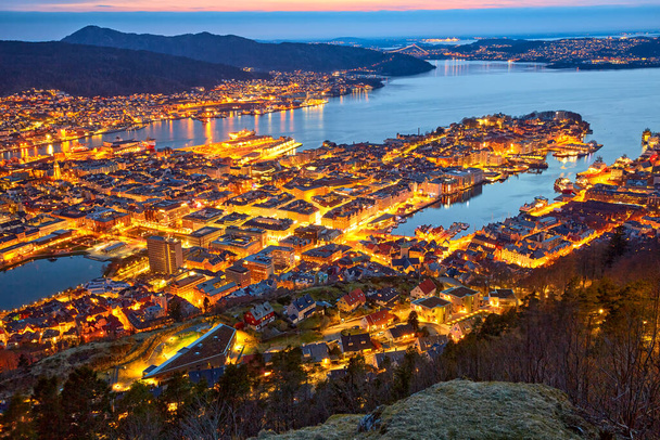 Bergen havenzicht bij schemering, Noorwegen - Foto, afbeelding