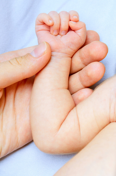 Mother holding her newborn baby hand - Valokuva, kuva