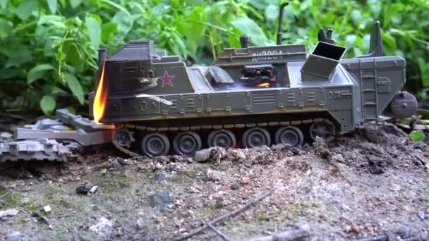 Hořící model ruského obrněného vozidla - Záběry, video