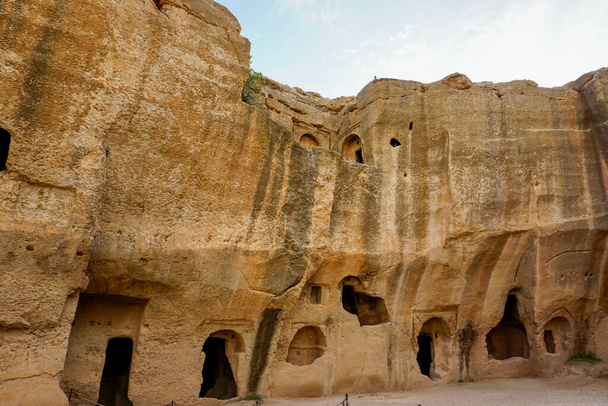 12 May 2022 Mardin Turkey. Dara antique city witn necropol and cistern of Eastern Roman Empire - Zdjęcie, obraz