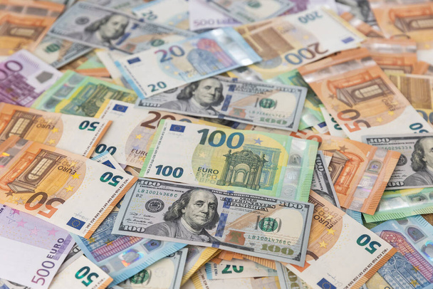 Veel dollars en euro's. Achtergrond en textuur - Foto, afbeelding