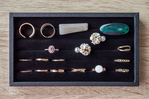 anéis de diamante na caixa de jóias - Foto, Imagem
