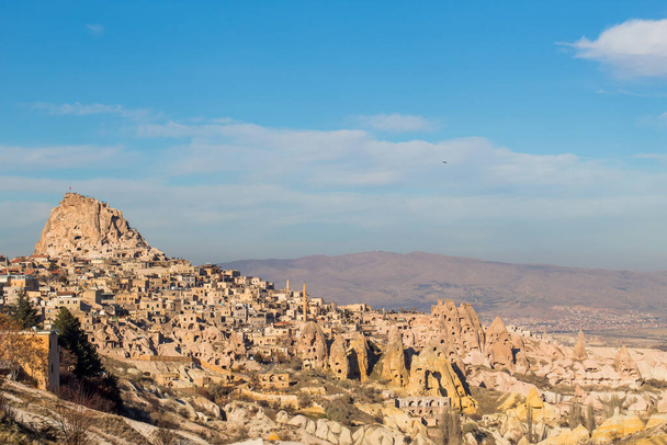 Geweldige rotsen in Zelve 's nachts. Cappadocië Aarde Piramides. Een Goreme. Turkije. - Foto, afbeelding