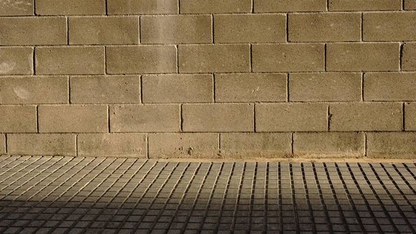 mur gris sur le trottoir urbain - Photo, image