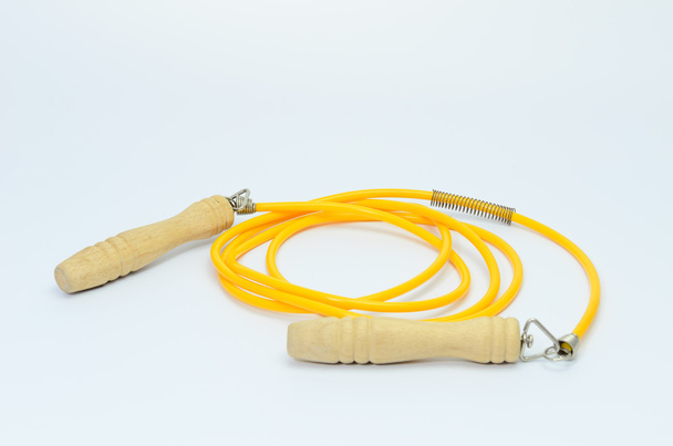 Corda di salto gialla isolata
 - Foto, immagini