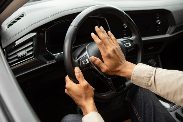 Man driving a car with hand on horn button. High quality photo - Foto, Imagen
