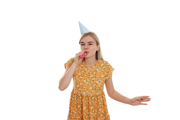 Concept of Happy Birthday με ελκυστική κοπέλα, απομονωμένη σε λευκό φόντο - Φωτογραφία, εικόνα
