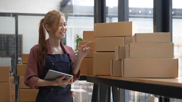 Portrait of Starting small business owners female entrepreneurs working on receipt box and check online orders to prepare to pack the boxes, sell to customers, sme business ideas online - Foto, Bild