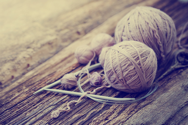 Vintage Knitting needles and yarn - Foto, immagini
