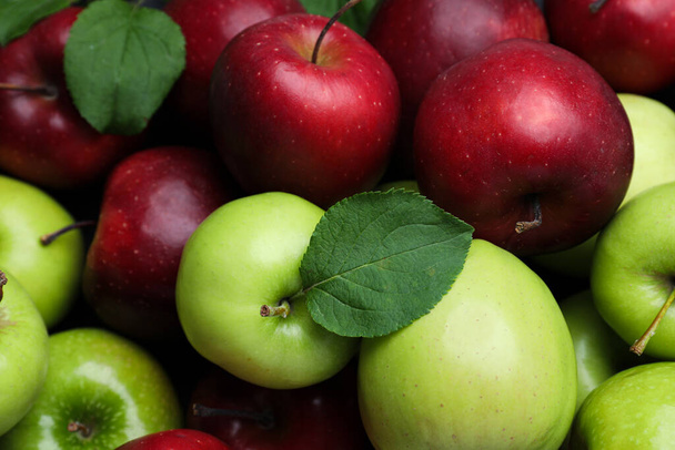 Fresh ripe green and red apples as background, top view - 写真・画像