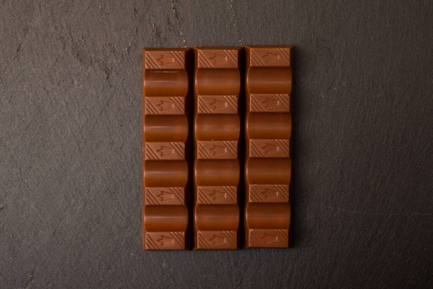 Chocolat au lait d'une forme inhabituelle - Photo, image