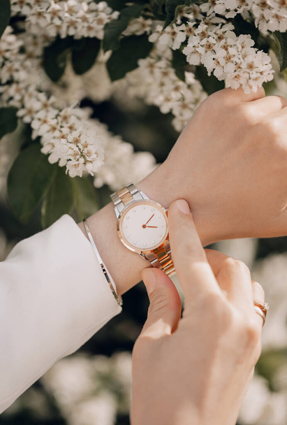Stylish white watch on woman hand - Foto, afbeelding