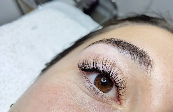 Расширение ресниц в салоне красоты Макро глаз Ким эффект  - Фото, изображение
