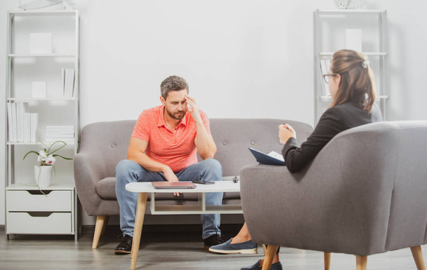 Man telling the psychologist about abuse addiction problems. Social worker counseling parental - Fotó, kép