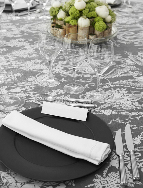 Elegante mesa con decoración floral
 - Foto, Imagen