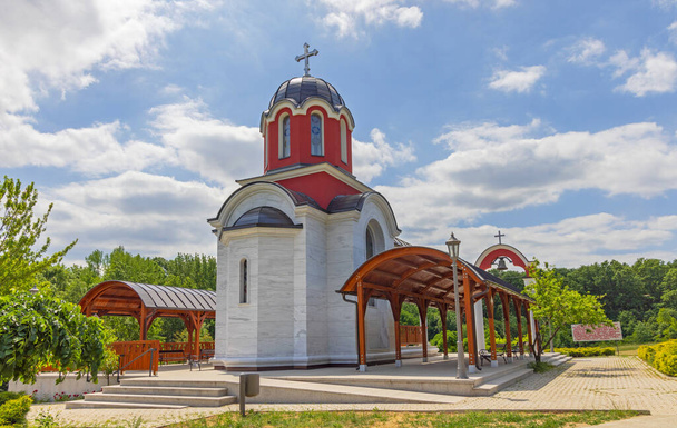 Kragujevac, Serbia - May 26, 2022: Serbian Orthodox Church of New Martyrs in Memorial Park Sumarice. - Фото, зображення