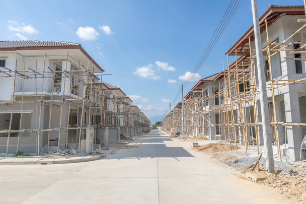 rakentaminen uusi asuintalo käynnissä rakennustyömaalla asuinkiinteistöjen kehittäminen - Valokuva, kuva
