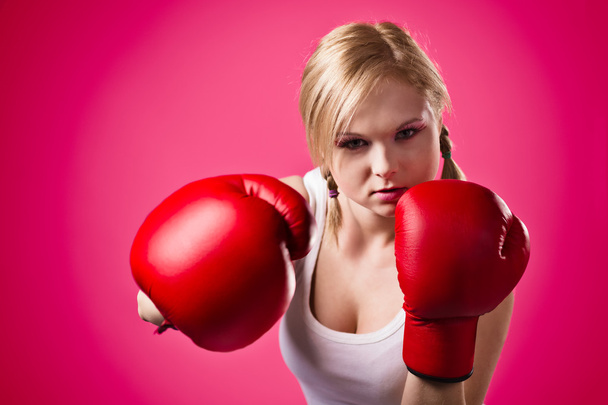 Beautiful boxing woman - Foto, imagen