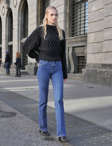  Fashion blogger street style outfit during Milano fashion week 2022 in Milan, Lombardy, Italy - Foto, immagini