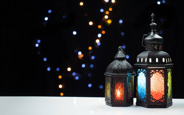 Candle light lids on muslim style's lantern , use as greeting on ramadan kareem mubara - Фото, зображення