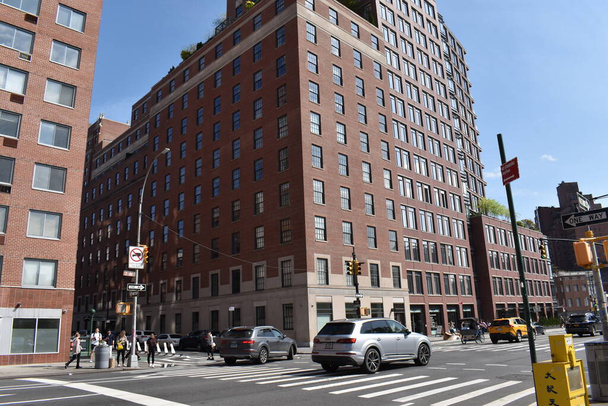 Manhattan, Nueva York, Estados Unidos - 15 de mayo de 2022 - St. Vincent 's Condominium Building on the Greenwich Lane, 160 West 12th Street, Manhattan. - Foto, imagen